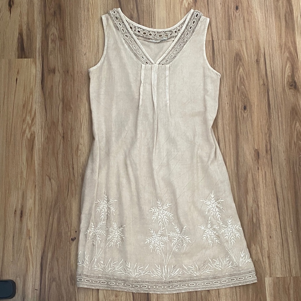 🌺3/$18 Sale Raya Sun Embroidered Sleeveless Beige Dress